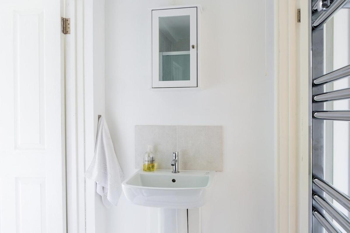 New Snug Doubleensuite In Central Форест Роу Екстериор снимка
